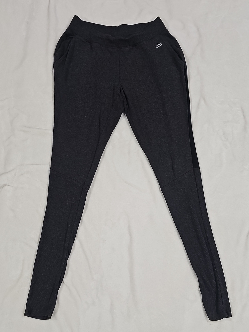 Women's gray high-waist Alo Yoga Alosoft lounge leggings and joggers, size S.